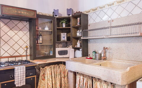 Spanish Steps: Kamer, Eigendom, Interieur Ontwerp, Meubilair, Gebouw, Huis, Muur, Countertop, Huis, Keuken