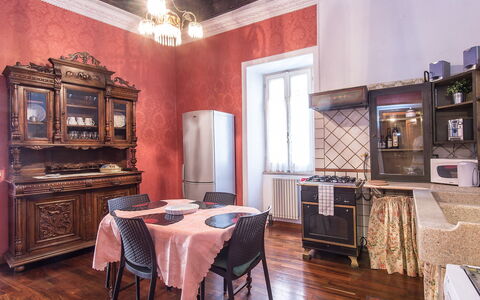 Spanish Steps: Kamer, Meubilair, Interieur Ontwerp, Eigendom, Gebouw, Plafond, Huis, Houten Vloer, Verdieping, Hardwood