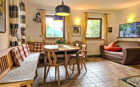Längenfeld 165: Meubilair, Hout, Interieur Ontwerp, Tafel, Stoel, Woonkamer, Bankstel, Verblijf, Keuken En Eettafel, Koffietafel