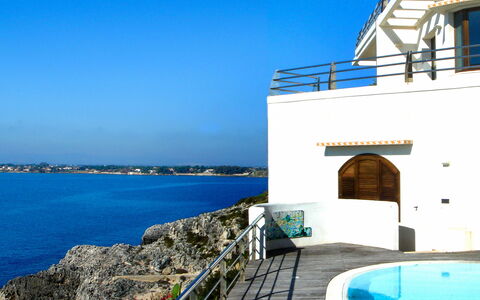 Siracusa 360: Water, Lucht, Blauw, Gebouw, Azure, Kust En Oceanic Landvormen, Badplaats, Huis, Fabriek
