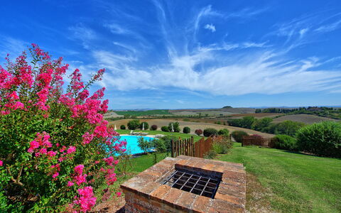 San Donnino: Blauw, Natuur, Lucht, Natuurlijk Landschap, Eigendom, Groen, Wolk, Tuin, Onroerend Goed, Huis