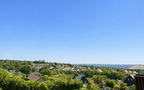 Deauville-Trouville 175: Lucht, Blauw, Dag, Woongebied, Vegetation, Horizon, Dak, Huis, Menselijke Nederzetting, Voorstad