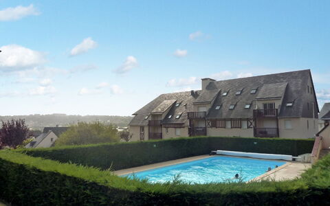 Le Domaine du Vert Coteau: Water, Lucht, Zwembad, Fabriek, Azure, Blauw, Boom, Buitenmeubels, Gebouw, Schaduw