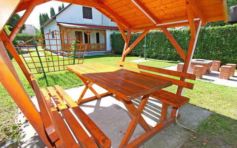 Francesco: Buitenmeubels, Meubilair, Tafel, Stoel, Schaduw, Buitentafel, Hout, Vrije Tijd, Backyard, Paviljoen