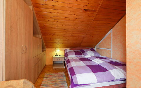 Hibiscus: Gebouw, Hout, Comfort, Huis, Textiel, Verdieping, Bed, Flooring, Hardwood, Plafond