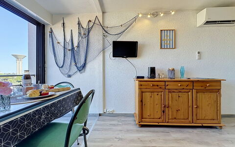 Le Grau du Roi 135: Interieur Ontwerp, Meubilair, Verlichting, Plafond, Lichte Inrichting, Kamer, Verdieping, Appartement, Stoel, Woonkamer