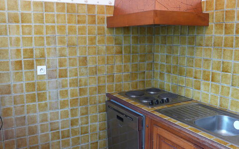 Jean Michel: Tegel, Countertop, Eigendom, Kamer, Keuken, Verdieping, Flooring, Muur, Cabinetry, Meubilair
