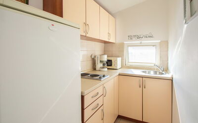 Lastavica 534.1: Cabinetry, Countertop, Gebouw, Meubilair, Toestel Van De Keuken, Keuken, Wastafel, Huishoudapparatuur, Lade