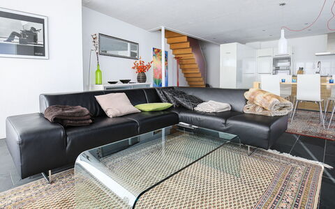 Melina: Bankstel, Meubilair, Eigendom, Tafel, Slaapbank, Fotolijst, Comfort, Woonkamer, Rechthoek, Interieur Ontwerp