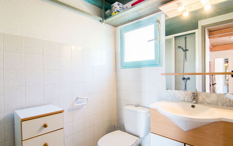 Le Gallia: Badkamer, Eigendom, Kamer, Interieur Ontwerp, Geel, Huis, Gebouw, Onroerend Goed, Architectuur, Muur