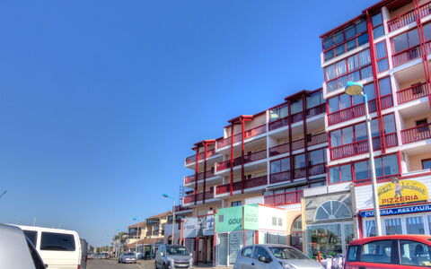 Le Grand Pavois: Voertuig, Gebouw,  Dorf\, Auto, Buurt, Vervoer, Architectuur, Woongebied, Gemengd Gebruik, Grootstedelijk Gebied