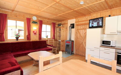 Schwendau 700.1: Meubilair, Tafel, Televisie, Gebouw, Bankstel, Hout, Comfort, Woonkamer, Oranje, Interieur Ontwerp