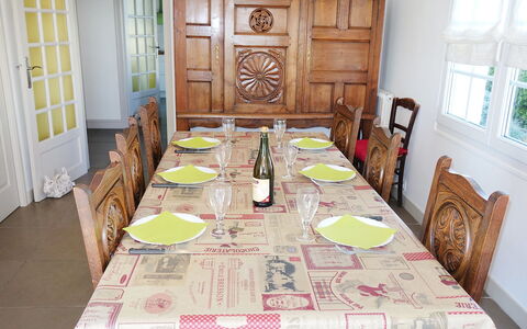 Sables Blancs: Kamer, Eetkamer, Tafelkleed, Meubilair, Eigendom, Tafel, Verdieping, Interieur Ontwerp, Linens, Textiel