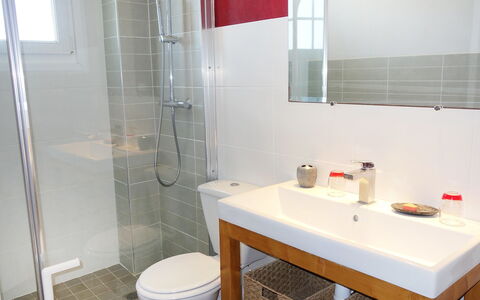 Sables Blancs: Badkamer, Eigendom, Kamer, Interieur Ontwerp, Tegel, Huis, Onroerend Goed, Architectuur, Kraan, Verdieping