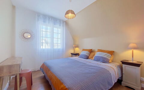 Sables Blancs: Bed, Interieur Ontwerp, Slaapkamer, Bedding, Meubilair, Laken, Verdieping, Hout, Linens, Plafond
