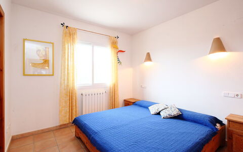 Pla del Mar: Slaapkamer, Bed, Kamer, Meubilair, Eigendom, Laken, Bed Frame, Gebouw, Interieur Ontwerp, Verdieping