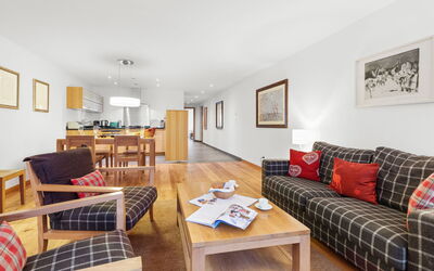 Wohnungsnr. 23 230.7: Tafel, Meubilair, Eigendom, Fotolijst, Bankstel, Hout, Interieur Ontwerp, Flooring, Verdieping, Woonkamer