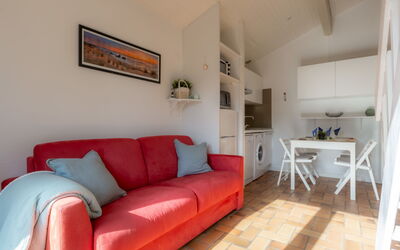 Paradise Océan 606.16: Flooring, Verdieping, Deur, Appartement, Bankstel, Woonkamer, Beits, Hardwood, Houten Vloer