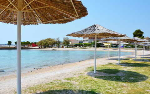 Vodice 401: Water, Lucht, Fabriek, Azure, Schaduw, Plantkunde, Boom, Arecales, Vrije Tijd, Meer