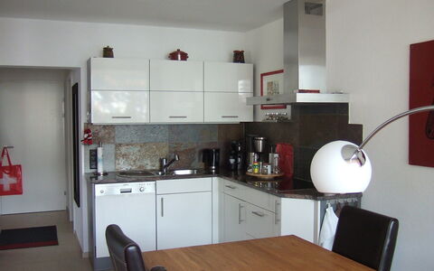 Promenade Wohnung 21: Kamer, Eigendom, Meubilair, Verdieping, Countertop, Keuken, Interieur Ontwerp, Gebouw, Huis, Cabinetry