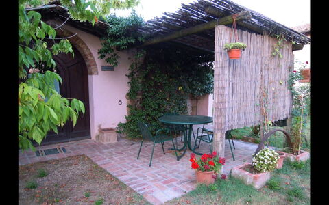 Fattoria la Gabola: Eigendom, Backyard, Werf, Huis, Schuur, Gebouw, Verblijf, Garden Gebouwen, Tuin, Landscaping