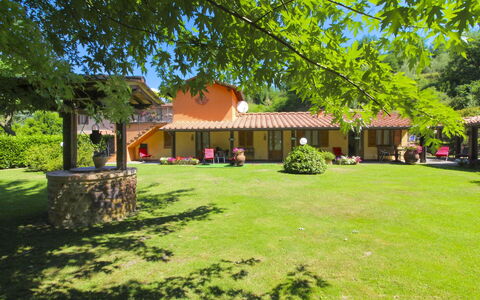 Le Balze: Huis, Land Lot, Tuin, Gazon, Dak, Schaduw, Verblijf, De Lente, Hacienda, Backyard