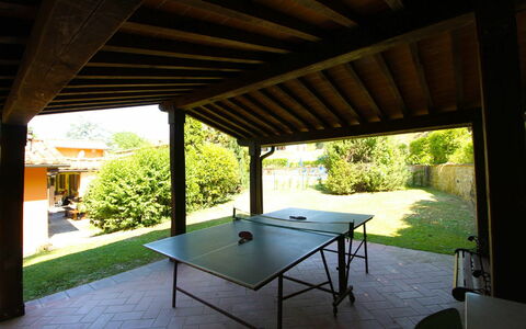 Le Balze: Fabriek, Eigendom, Gebouw, Tafel, Venster, Schaduw, Boom, Architectuur, Hout, Buitenmeubels