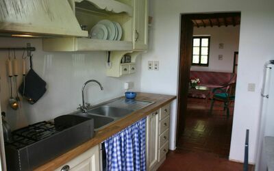 Casa Vana: Countertop, Kamer, Eigendom, Keuken, Meubilair, Gebouw, Wastafel, Huis, Cabinetry, Verdieping