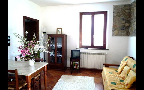 Nonno Tobia: Kamer, Meubilair, Eigendom, Interieur Ontwerp, Woonkamer, Gebouw, Huis, Verdieping, Tafel, Huis