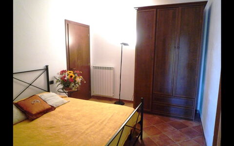 Nonno Tobia: Kamer, Slaapkamer, Meubilair, Eigendom, Bed, Bed Frame, Laken, Gebouw, Interieur Ontwerp, Verdieping