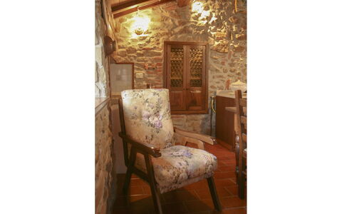 Country House Il Galleto: Meubilair, Flooring, Interieur Ontwerp, Hout, Stoel, Verdieping, Bruin, Tafel, Kamer, Woonkamer