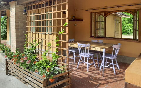 Pagliazzone: Hout, Meubilair, Beits, Backyard, Buitenmeubels, Stoel, Tuin, Bloempot, Verblijf, Schaduw