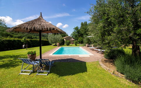 La Casa di Pino: Zwembad, Toevlucht, Tuin, Eco Hotel, Buitenmeubels, Thermae, Waterpartij, Schaduw, Landgoed, Landscaping
