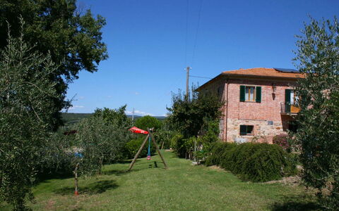 Casa Felice: Fabriek, Lucht, Venster, Boom, Land Lot, Vegetation, Helling, Gebouw, Huis, Gras