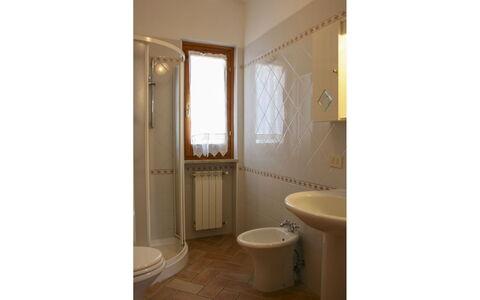 Podere San Bono: Muur, Flooring, Verdieping, Loodgieterswerkinrichting, Interieur Ontwerp, Badkamer, Wastafel In De Badkamer, Loodgieter, Kamer, Kraan
