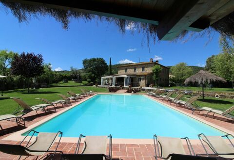 La Quiete: Water, Fabriek, Lucht, Eigendom, Zwembad, Azure, Schaduw, Boom, Vrije Tijd, Samengesteld Materiaal