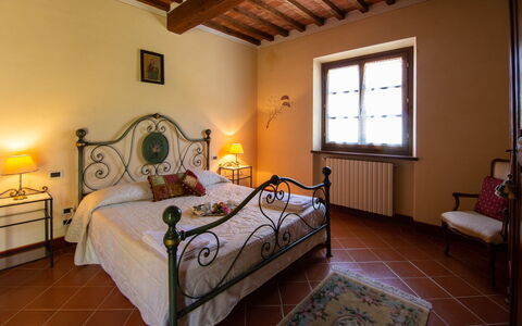 Villa degli Olivi: Slaapkamer, Kamer, Bed, Meubilair, Eigendom, Bed Frame, Laken, Interieur Ontwerp, Gebouw, Huis