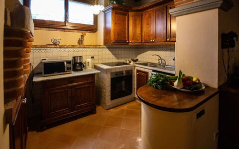 Villa degli Olivi: Countertop, Kamer, Cabinetry, Eigendom, Keuken, Meubilair, Gebouw, Verdieping, Interieur Ontwerp, Huis