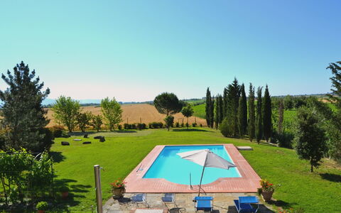 Villa Cantagallo: Lucht, Fabriek, Eigendom, Boom, Land Lot, Natuurlijk Landschap, Schaduw, Gras, Landschap, Landelijk Gebied