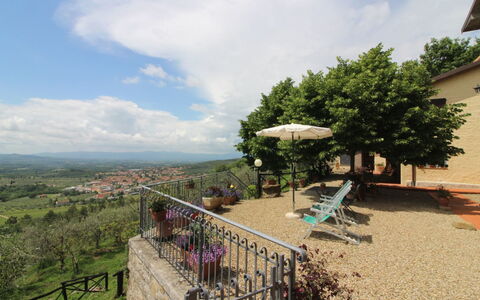 Agriturismo Arcobaleno: Wolk, Lucht, Fabriek, Boom, Hek, Gebouw, Schaduw, Land Lot, Vrije Tijd, Landschap