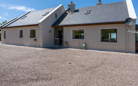 Cuascrome: Lucht, Gebouw, Eigendom, Venster, Deur, Huis, Land Lot, Asfalt, Woongebied