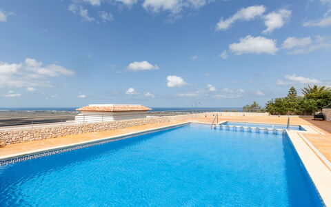 Cima del Mar: Wolk, Water, Lucht, Gebouw, Watervoorraden, Dag, Blauw, Azure, Boot, Boom