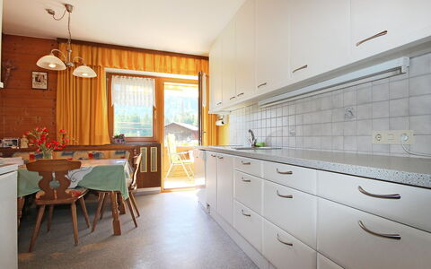 Arlberg: Eigendom, Kamer, Meubilair, Interieur Ontwerp, Gebouw, Countertop, Keuken, Tegel, Verdieping, Cabinetry