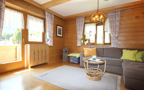 Arlberg: Kamer, Meubilair, Eigendom, Interieur Ontwerp, Gebouw, Woonkamer, Plafond, Verdieping, Huis, Huis