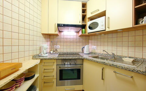 Casa Gran Sorolla: Eigendom, Kamer, Keuken, Cabinetry, Meubilair, Interieur Ontwerp, Gebouw, Geel, Countertop, Huis