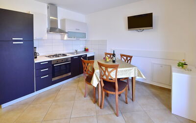Laurus 402.3: Kamer, Eigendom, Meubilair, Keuken, Verdieping, Gebouw, Interieur Ontwerp, Cabinetry, Countertop, Huis
