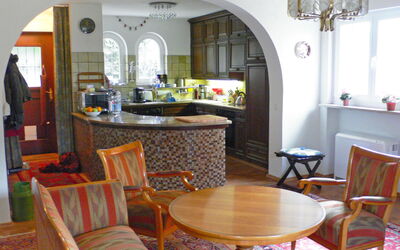 Lisa 160.2: Kamer, Meubilair, Eigendom, Interieur Ontwerp, Gebouw, Tafel, Eetkamer, Huis, Architectuur, Onroerend Goed