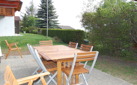Coucordin: Tafel, Eigendom, Meubilair, Huis, Stoel, Backyard, Verblijf, Buitentafel, Kamer, Werf