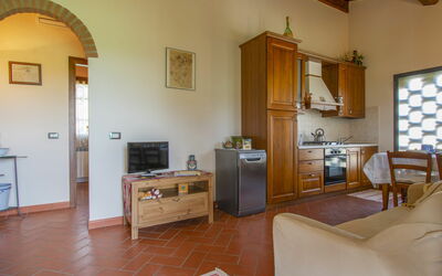 Borgo Fontana 36.2: Meubilair, Cabinetry, Gebouw, Tafel, Venster, Fotolijst, Lade, Hout, Ladenkast, Woonkamer