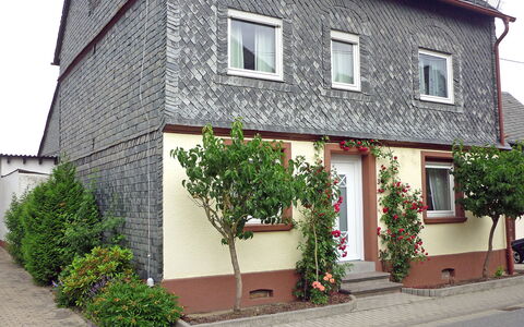 Haus Irmgard: Fabriek, Gebouw, Venster, Huis, Verblijf, Hout, Woongebied, Facade, Weg Oppervlak